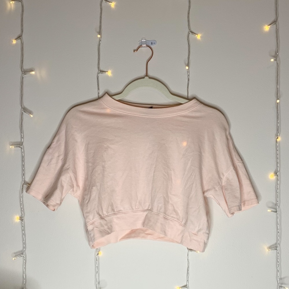baby pink cropped t-shirt